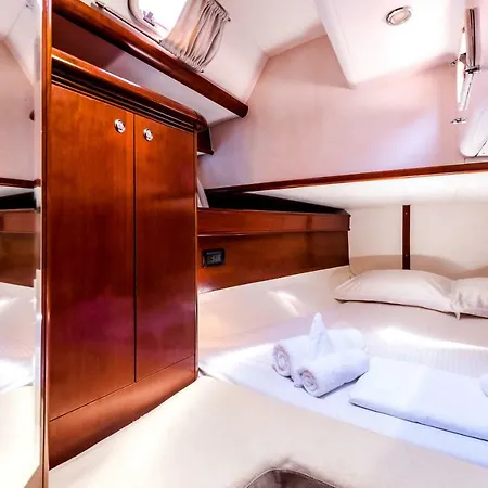 Boat Aiolis *
