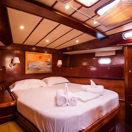 Boat Aiolis